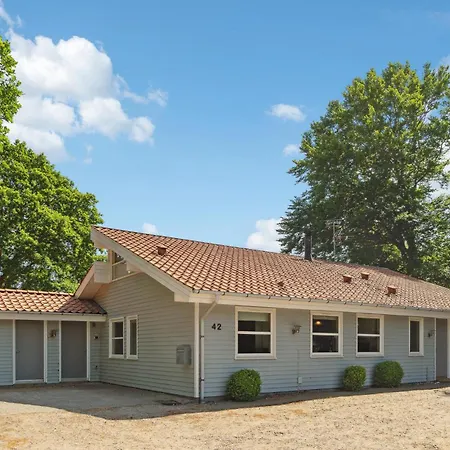 Holiday home Awesome In With Wifi